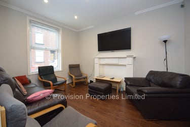 5 bed house, Welton Place, Hyde Park, Leeds, LS61EW - Image 1