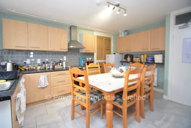 5 bed house, Ridgeway Terrace, Rampart Road, Leeds, LS62HU - Image 2