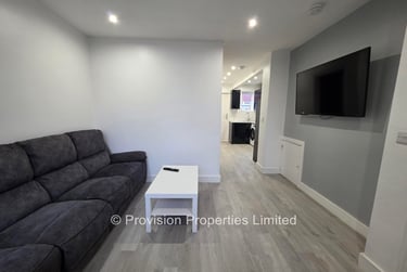 3 bed house, Park View Avenue, Burley, Leeds, LS42LH - Image 1