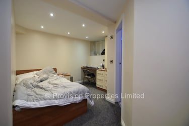 2 bed flat, Ashwood Terrace, Hyde Park, Leeds, LS62EH - Image 6