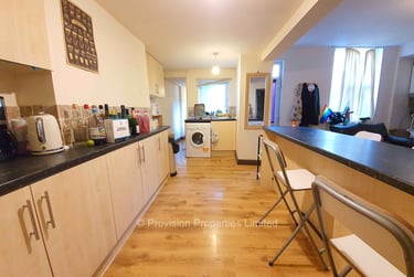 2 bed flat, Moorland Avenue, Hyde Park, Leeds, LS61AP - Image 2