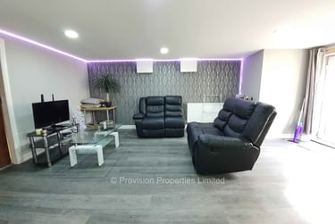 2 bed house, Ash Grove, Hyde Park, Leeds, LS61AX - Image 1