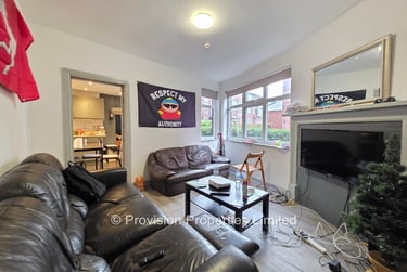 6 bed house, Manor Drive, Hyde Park, Leeds, LS61DD - Image 1