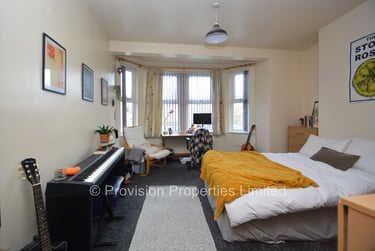 7 bed house, Hill Top Street, Hyde Park, Leeds, LS61NW - Image 3