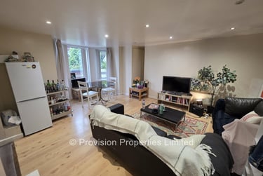 2 bed flat, Regent Park Terrace, Rampart Road, Leeds, LS62AX - Image 4