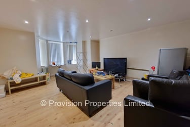 2 bed flat, Regent Park Terrace, Rampart Road, Leeds, LS62AX - Image 1