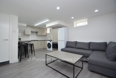 3 bed house, Harold Mount, Hyde Park, Leeds, LS61PW - Image 1