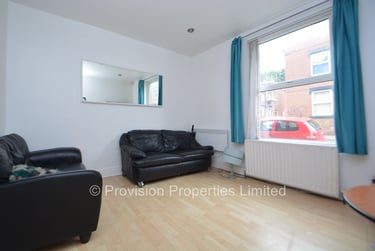 4 bed house, Harold Grove, Burley, Leeds, LS61LB - Image 2