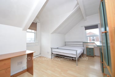 4 bed house, Harold Grove, Burley, Leeds, LS61LB - Image 9