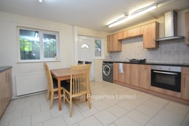 4 bed house, Well Close Rise, Woodhouse, Leeds, LS29ET - Image 1