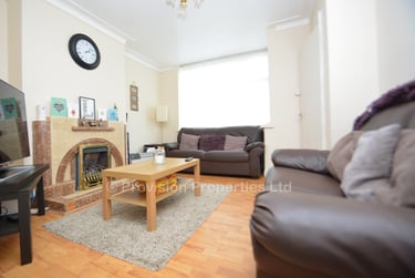 2 bed house, Park View Avenue, Burley, Leeds, LS42LH - Image 4