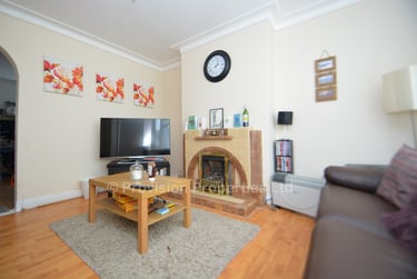 2 bed house, Park View Avenue, Burley, Leeds, LS42LH - Image 2