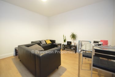 2 bed house, Kelsall Avenue, Hyde Park, Leeds, LS61RB - Image 1