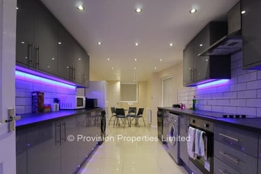 4 bed house, Hyde Park Road, Hyde Park, Leeds, LS61AH - Image 1