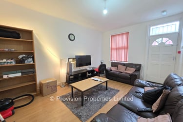 5 bed house, Cardigan Lane, Burley, Leeds, LS42LN - Image 1