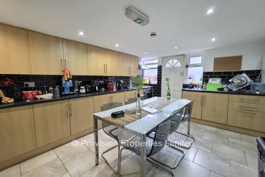 5 bed house, Cardigan Lane, Burley, Leeds, LS42LN - Image 2