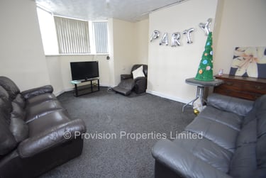 7 bed house, Brudenell Mount, Hyde Park, Leeds, LS61HT - Image 1