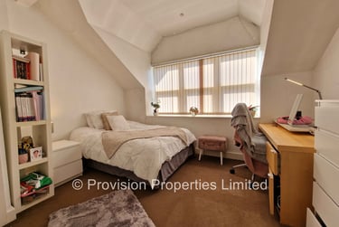 5 bed house, Headingley Lane, Rampart Road, Leeds, LS62AS - Image 1