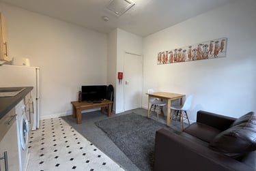 2 bed house, Peveril Street, Arboretum, Radford, Nottingham, NG74AH - Image 1