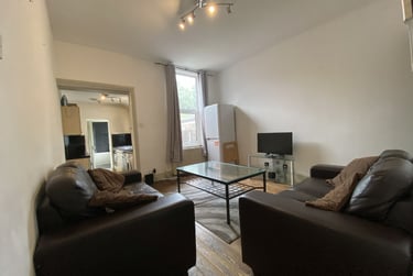 4 bed house, Montague Road, Smethwick, Bearwood, Birmingham, B664PJ - Image 1