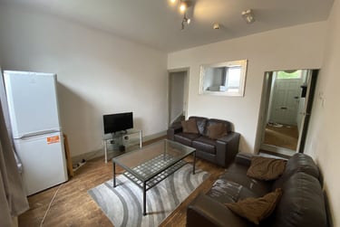 4 bed house, Montague Road, Smethwick, Bearwood, Birmingham, B664PJ - Image 2