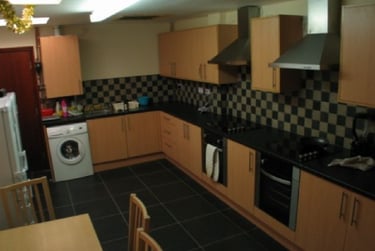 6 bed house, Dawlish Road, Selly Oak, Selly Park, Birmingham, B297AT - Image 1