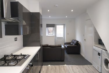 5 bed house, Fladbury Crescent, Selly Oak, Selly Oak, Birmingham, B296PH - Image 1