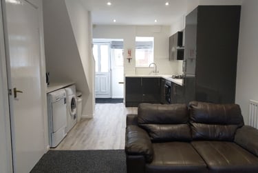 5 bed house, Fladbury Crescent, Selly Oak, Selly Oak, Birmingham, B296PH - Image 3