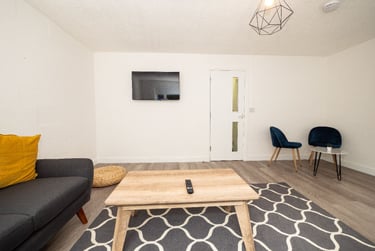 6 bed house, Raddlebarn Court, Selly Oak, Selly Park, Birmingham, B296HE - Image 1