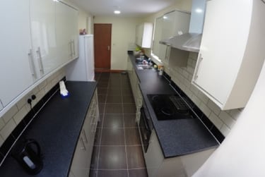 4 bed house, Umberslade Road, Selly Oak, Stirchley, Birmingham, B297SG - Image 1