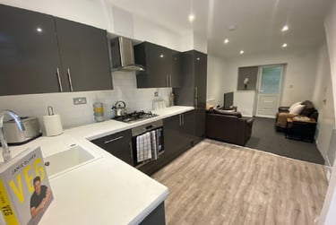 5 bed house, Fladbury Crescent (D), Selly Oak, Selly Oak, Birmingham, B296PH - Image 1