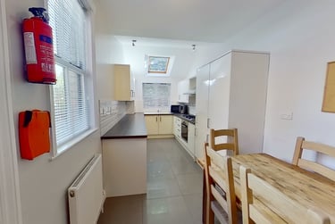 6 bed house, Cycle Road, Lenton, Lenton, Nottingham, NG72DT - Image 2