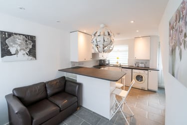 5 bed house, Leahurst Crescent (D), Harborne, Harborne, Birmingham, B170LD - Image 2