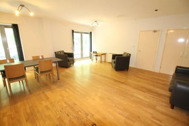 2 bed flat, Foxrose Court (D), Sneinton, Hockley, Nottingham, NG31JB - Image 2