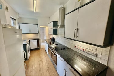 6 bed house, Watkin Street,, Hockley, Nottingham, NG31DL - Image 3