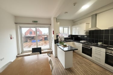 6 bed house, Clifford Street,, Radford, Nottingham, NG73NW - Image 1