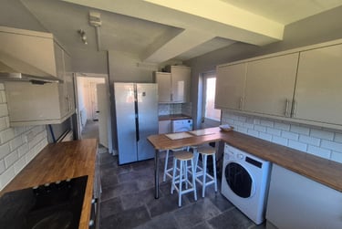 4 bed house, Peveril Road (D), Beeston, Lenton Abbey, Nottingham, NG92HU - Image 2