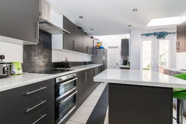 6 bed house, Hubert Road (D), Selly Oak, Selly Park, Birmingham, B296EP - Image 1