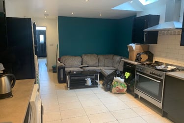 5 bed house, Warwards Lane (E), Selly Oak, Stirchley, Birmingham, B297RA - Image 2