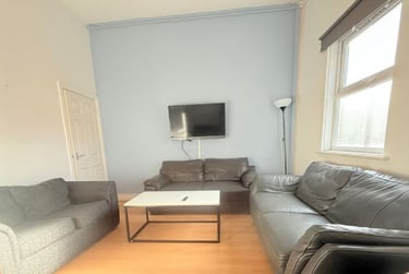 8 bed house, Alfreton Road,, Radford, Nottingham, NG73NS - Image 2