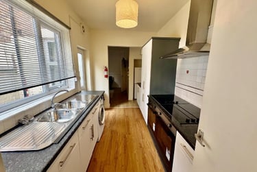 5 bed house, Watkin Street (D),, Hockley, Nottingham, NG31DL - Image 4