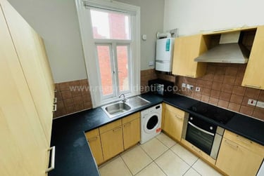 6 bed flat, B Derby Road, Lenton, Lenton, Nottingham, NG71QN - Image 2