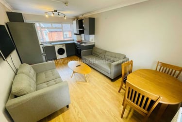 5 bed flat, Arthur Avenue, Lenton, Lenton, Nottingham, NG72EL - Image 1