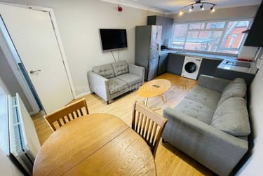 5 bed flat, Arthur Avenue, Lenton, Lenton, Nottingham, NG72EL - Image 3