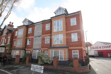 4 bed flat, Chapel Court, Lenton, Lenton, Nottingham, NG71HP - Image 2