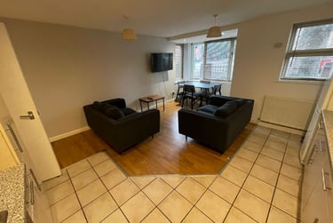 4 bed flat, Chapel Court, Lenton, Lenton, Nottingham, NG71HP - Image 4