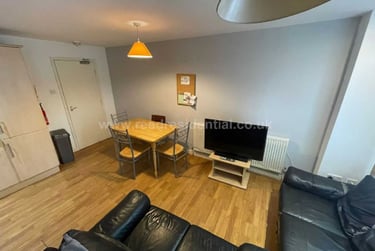 4 bed flat, Chapel Court, Lenton, Lenton, Nottingham, NG71HP - Image 4