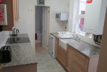 6 bed house, Warwards Lane, Selly Park, Selly Park, Birmingham, B297QX - Image 2