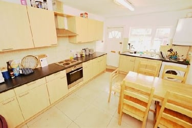 6 bed house, Derby Road, Lenton, Lenton, Nottingham, NG71QN - Image 1