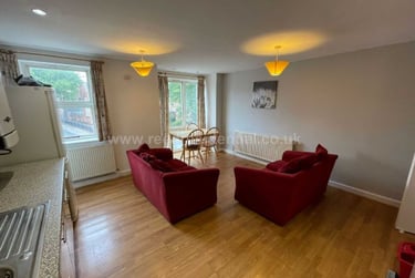 4 bed flat, Chapel Court, Lenton, Lenton, Nottingham, NG71HP - Image 2